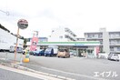 ファミリーマート福岡寺塚店(コンビニ)まで570m ラシュール・イン寺塚