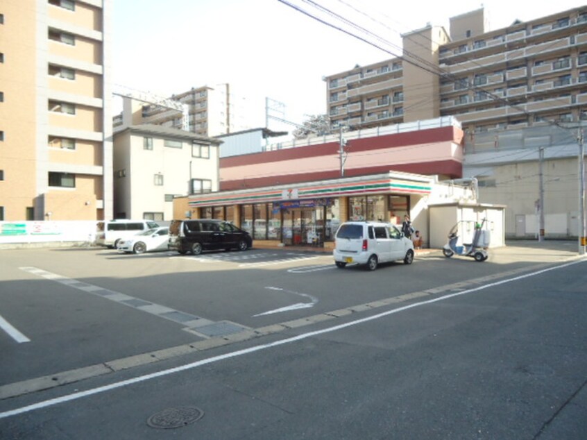 セブンイレブン　高宮駅前(コンビニ)まで166m 秋山ビル