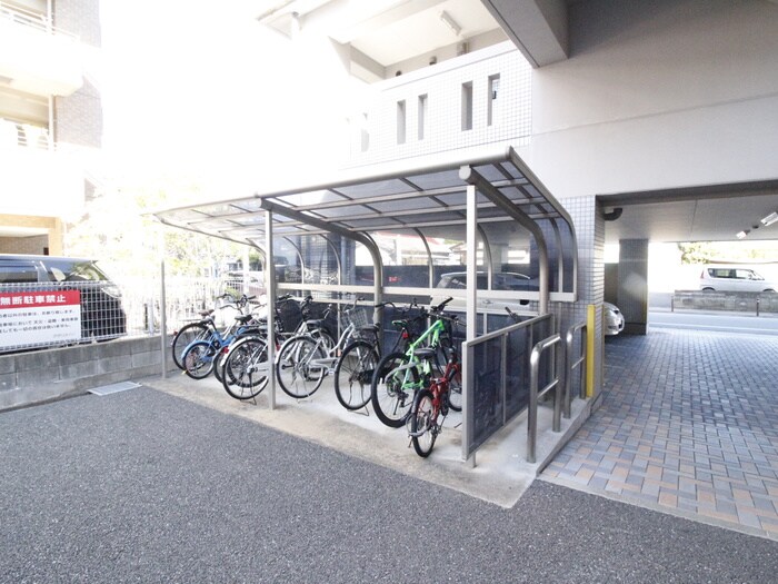 駐輪場 クオリスie