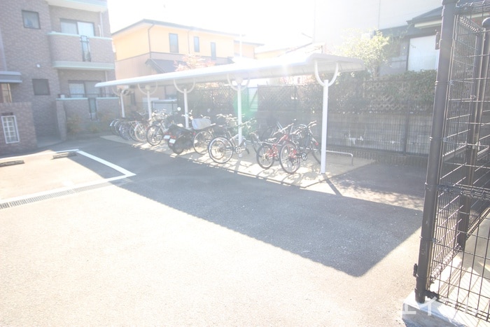 駐輪場 コンフォールカヤノ