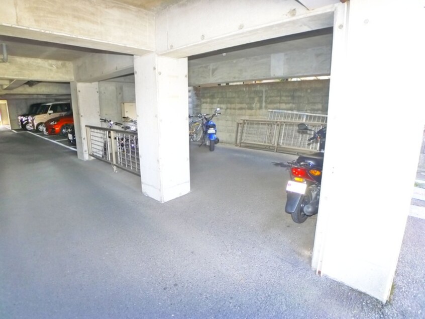 駐輪場 宇宿川平ビル