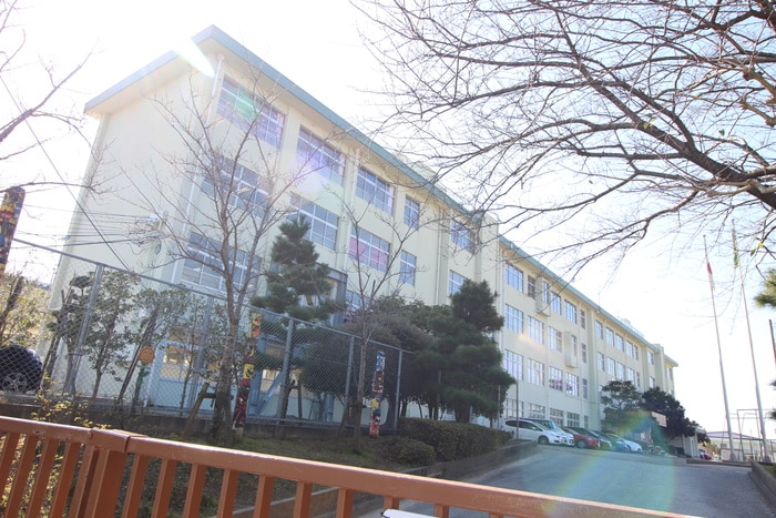 青葉小学校(小学校)まで1300m テラ青葉A棟