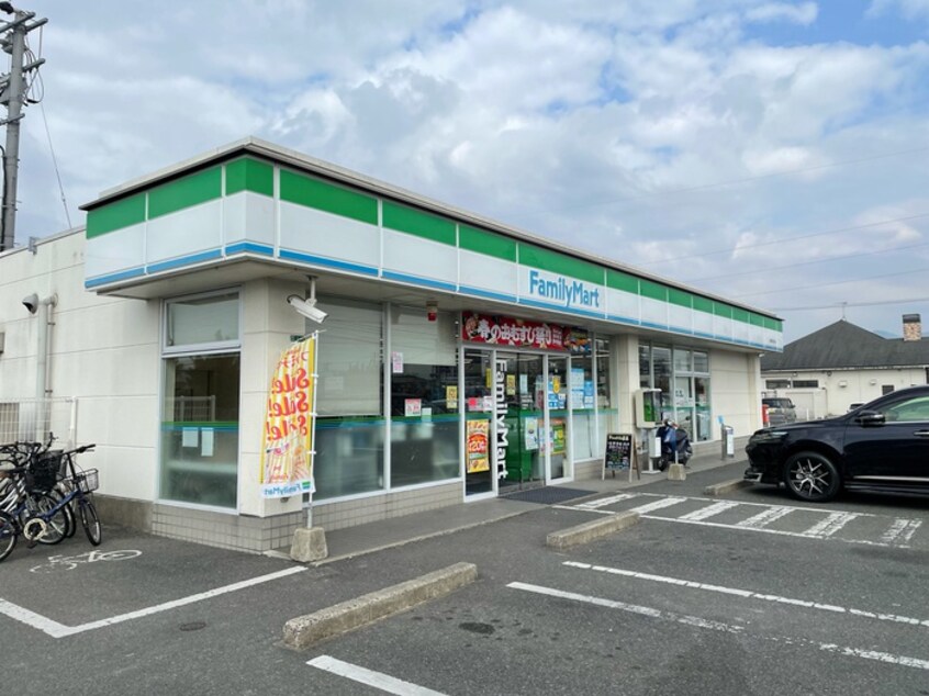 ファミリーマート 行橋安川通り店(コンビニ)まで550m グローリアス行橋Ⅳ