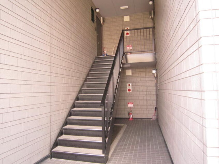 エントランス部分 フォブール楠原