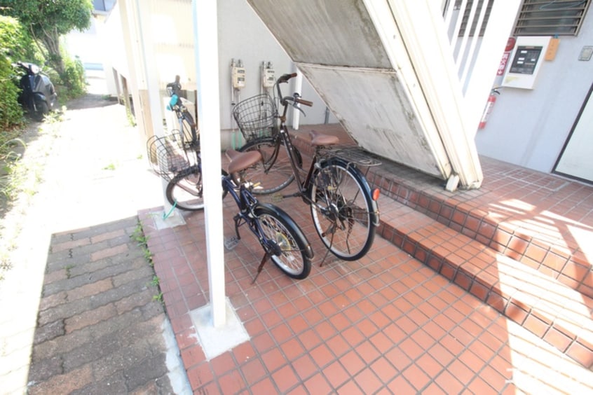 駐輪場 ホワイトヴィラ柏原Ⅰ