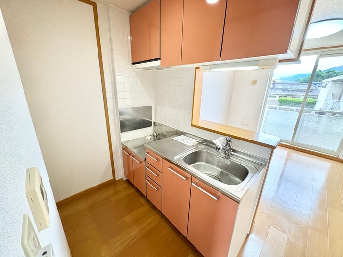 キッチン フィオ－レ長行東　二番館