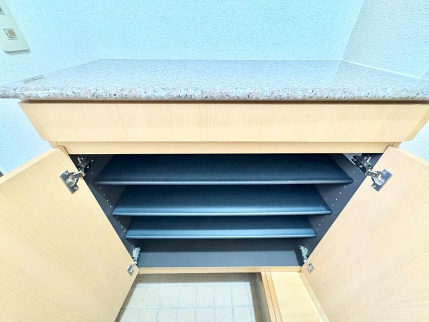 靴箱 フィオ－レ長行東　二番館