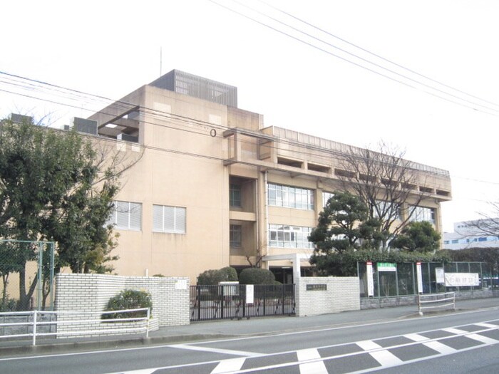 板付中学校(中学校/中等教育学校)まで670m アバンダント ＴＯＵ