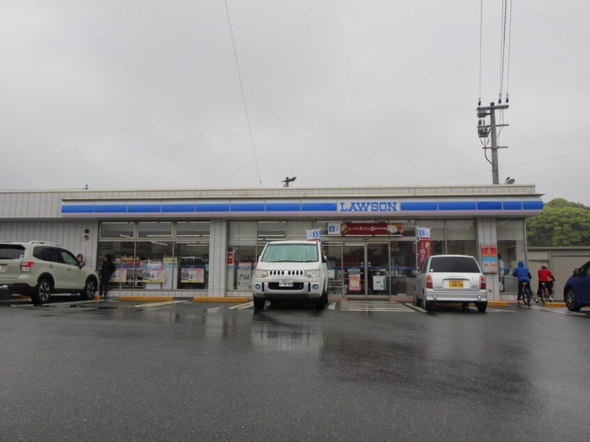 ローソン福岡多々良2丁目店(コンビニ)まで560m ブルーメンⅡ