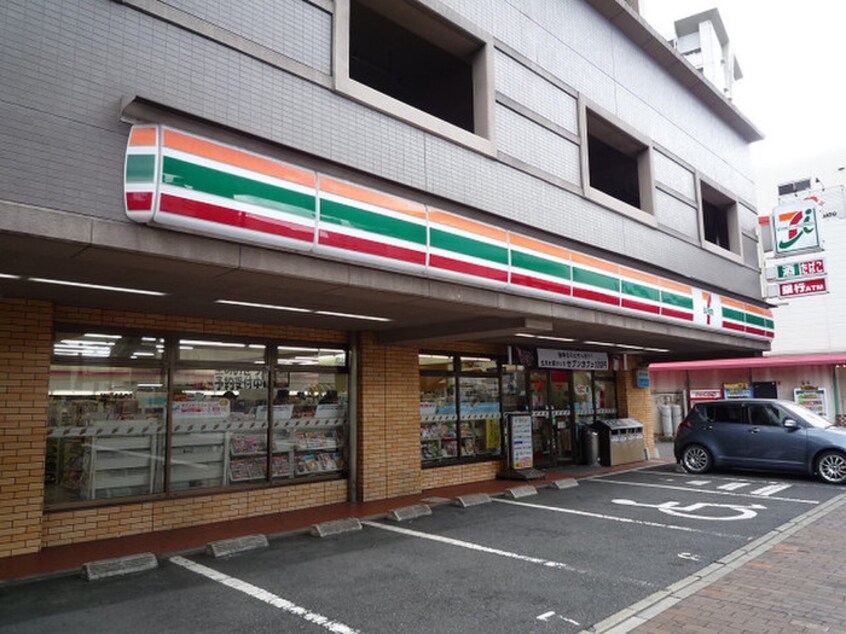 ファミリーマート小倉片野三丁目店(コンビニ)まで10m ウイングス片野