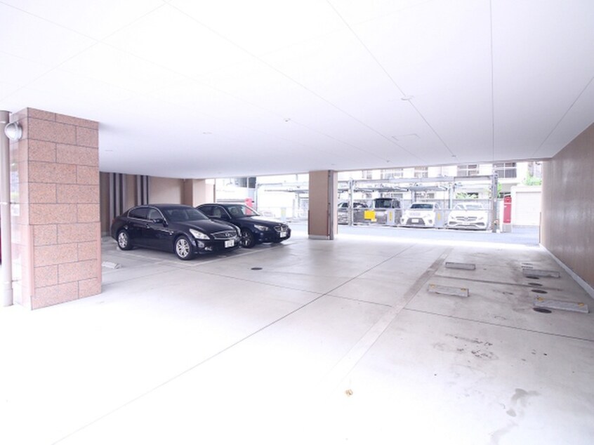 駐車場 ビクトワール歯大前