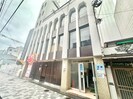 ニューコメタニビルの外観