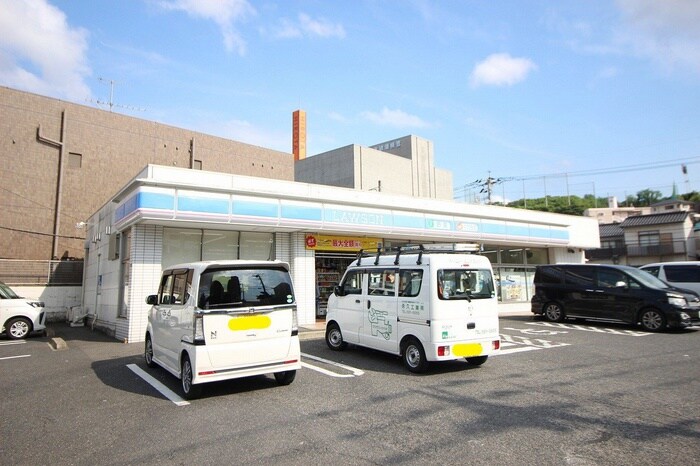 ローソン八幡山王1丁目店(コンビニ)まで190m タツノ山王ビル