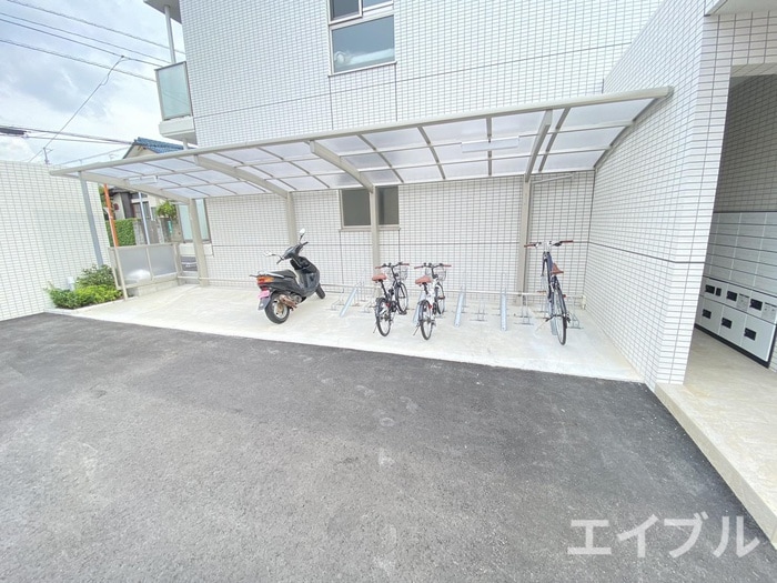 駐輪場 LIFEFIELD麦野