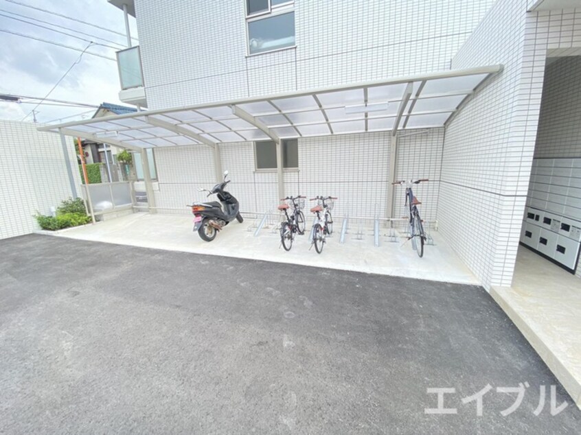 駐輪場 LIFEFIELD麦野