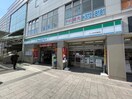 ファミリーマート門司駅前店(コンビニ)まで450m エルカーサ門司駅前