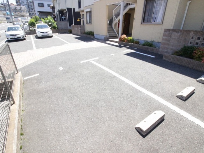 駐車場 ロアーブル参番館