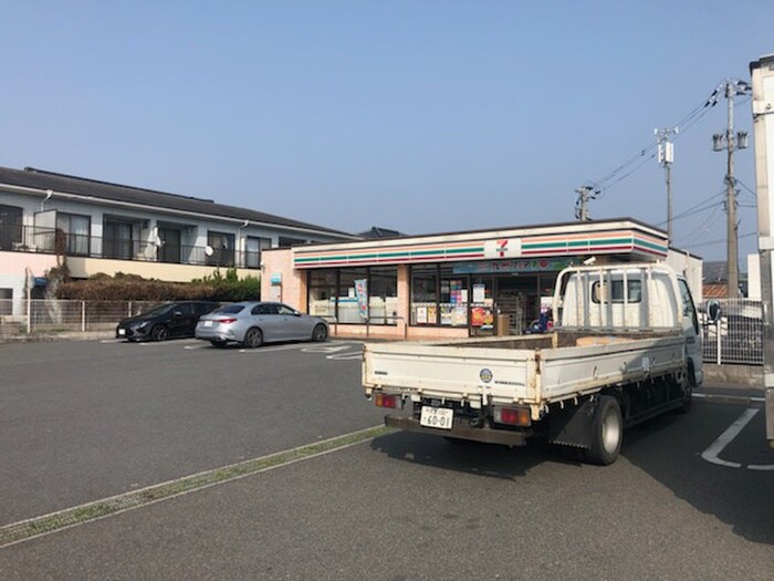 セブンイレブン植木店(コンビニ)まで550m ＲＩＶＥＲ　ＳＩＤＥ　ＵＥＫＩ