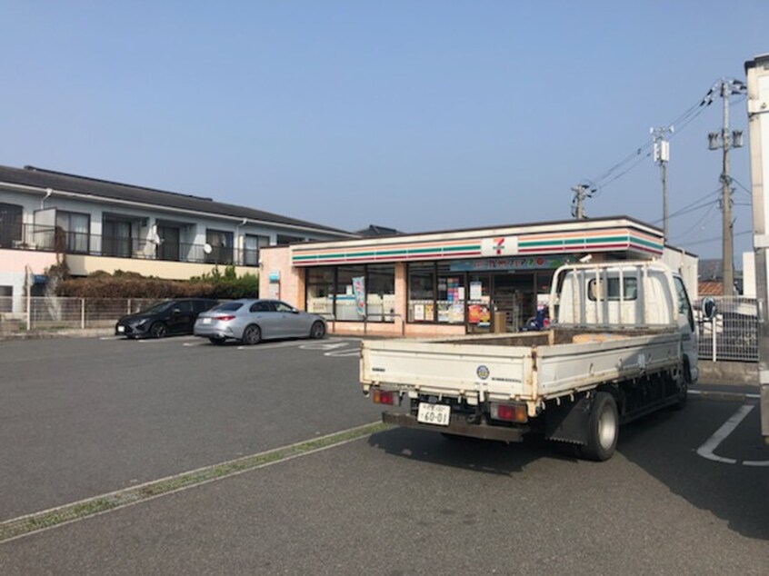 セブンイレブン植木店(コンビニ)まで550m ＲＩＶＥＲ　ＳＩＤＥ　ＵＥＫＩ