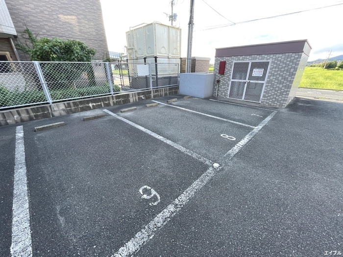 駐車場 RESIAS　CHIKUSHINO　BLDG.