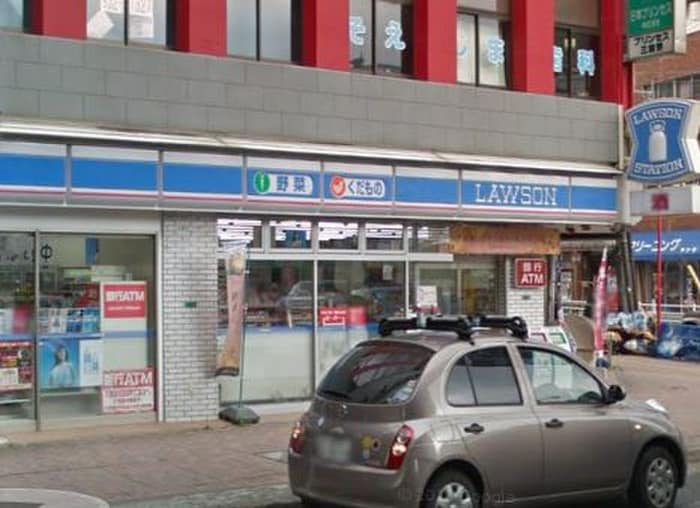 ローソン小倉三萩野店(コンビニ)まで120m グラーツィア畠中