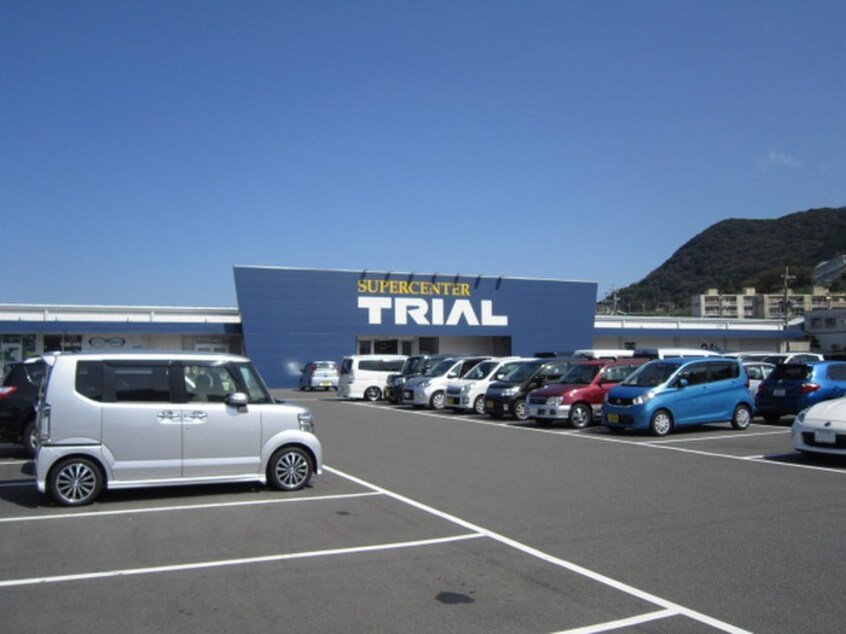 トライアル門司片上海岸店(スーパー)まで900m エスカーザ