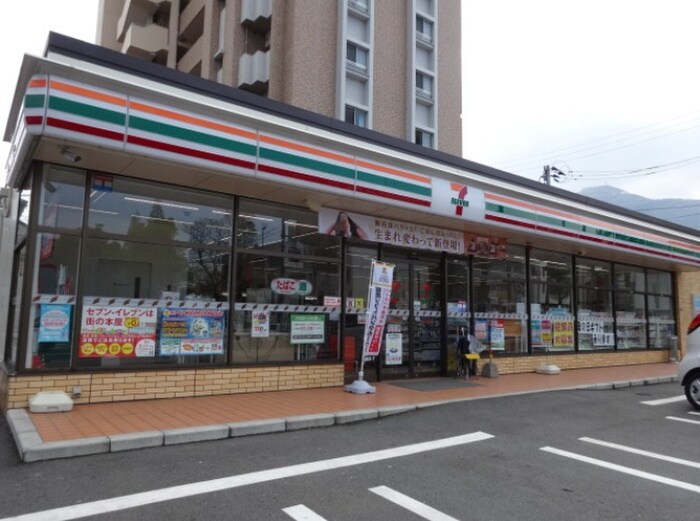 セブンイレブン八幡桃園公園前店(コンビニ)まで500m シティベ－ル陣山Ｃ