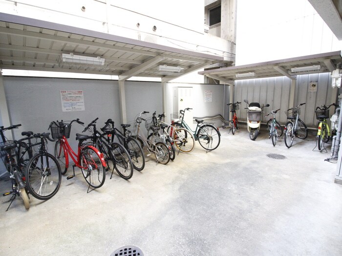 駐輪場 エステ－トモア天神倶楽部