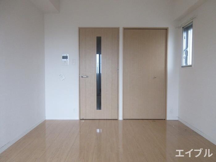 居室 ｻｳﾞｫｲﾘﾄﾘｰﾄﾊｳｽ（1302）