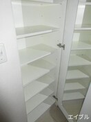 靴箱 ｻｳﾞｫｲﾘﾄﾘｰﾄﾊｳｽ（1302）