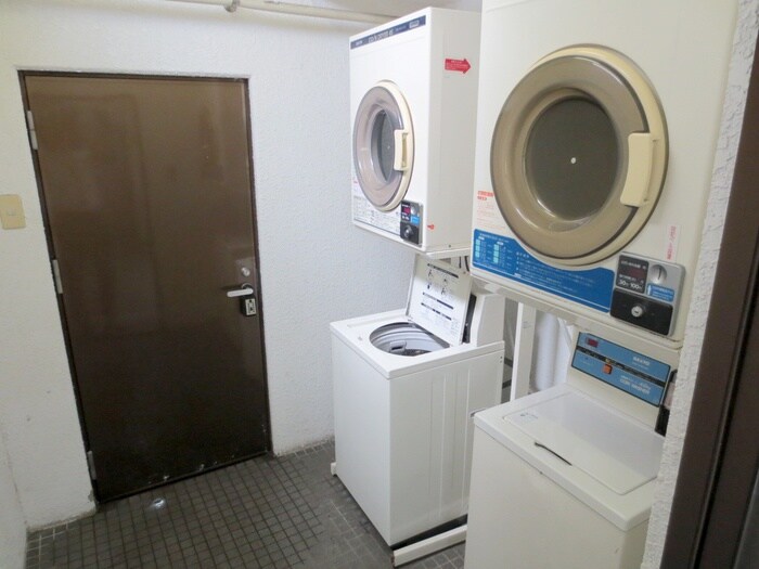 エントランス部分 第１２エルザグランベール三萩野