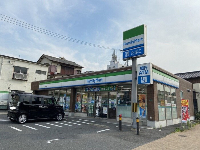 ファミリーマート八幡三条店(コンビニ)まで500m 東山ハイツ