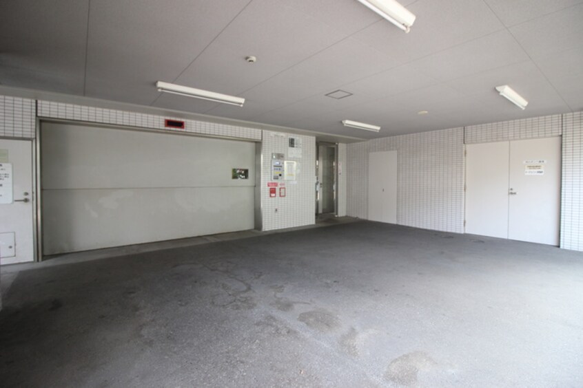 駐車場 ｻｳﾞｫｲ ｻﾞ･ｾﾝﾄﾗﾙｶﾞ-ﾃﾞﾝ(1301)