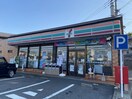 セブンイレブン若松小石店(コンビニ)まで500m シャトレ西小石 Ｂ棟