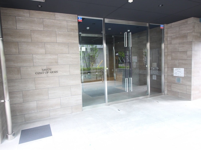 エントランス部分 ｻｳﾞｫｲｺｰﾄｵﾌﾞｱｰﾑｽﾞ(1103)