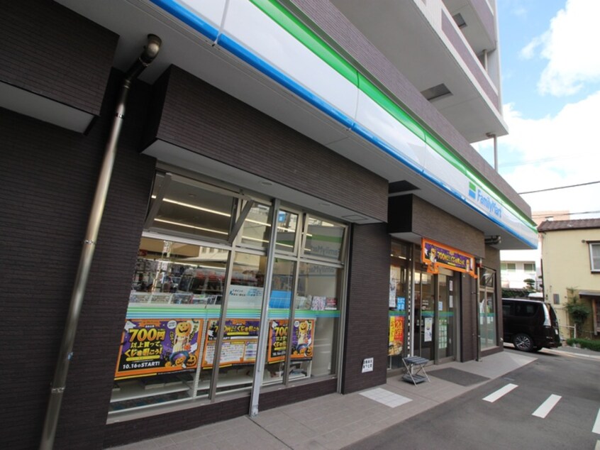 ファミリーマートおやま県庁前店(コンビニ)まで400m ソルヴェール馬出