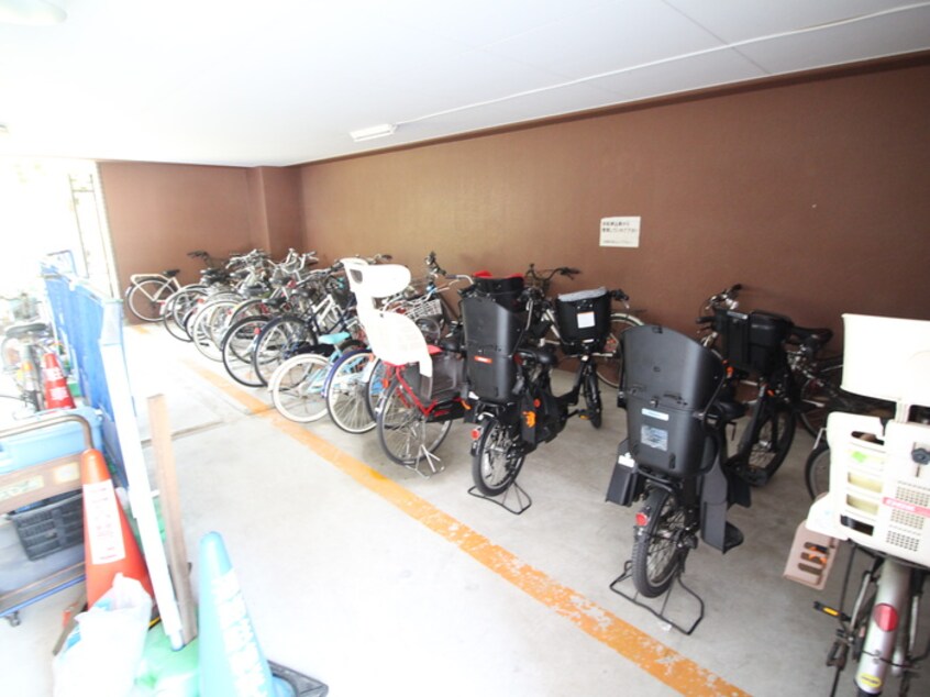 駐輪場 グランドール