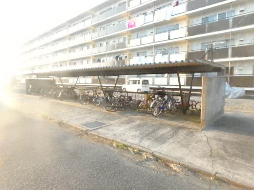 駐輪場 ヴィラナリー中間2号棟