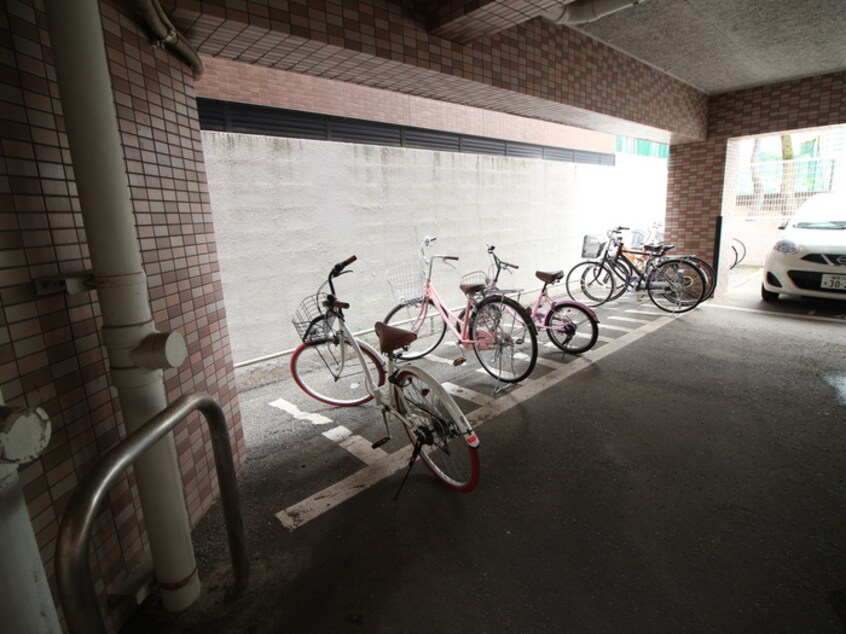 駐輪場 リリ－フ西新