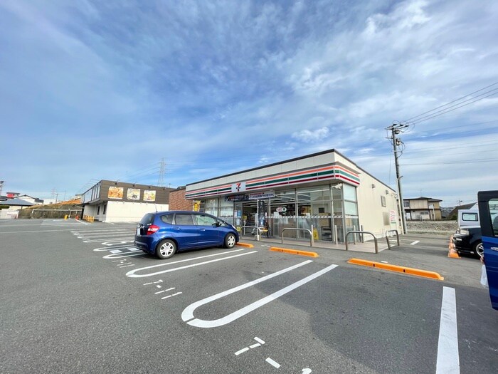 セブンイレブン岡垣山田店(コンビニ)まで800m セジュール東山田Ⅱ A棟