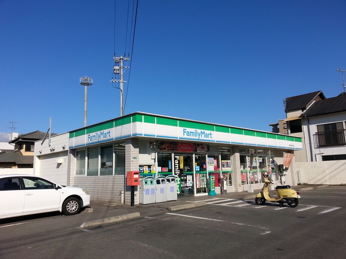 ファミリーマート古賀天神五丁目店(コンビニ)まで600m サンフィールドⅡ古賀