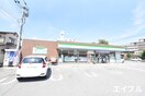 ファミリーマート久留米野中町店(コンビニ)まで594m カトルセ