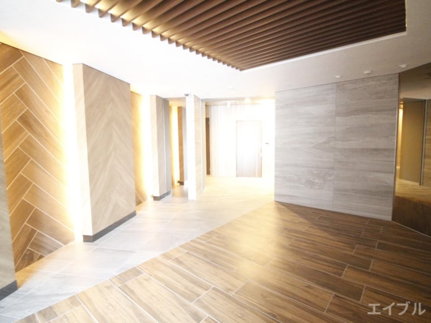 エントランス部分 エルグランド春日