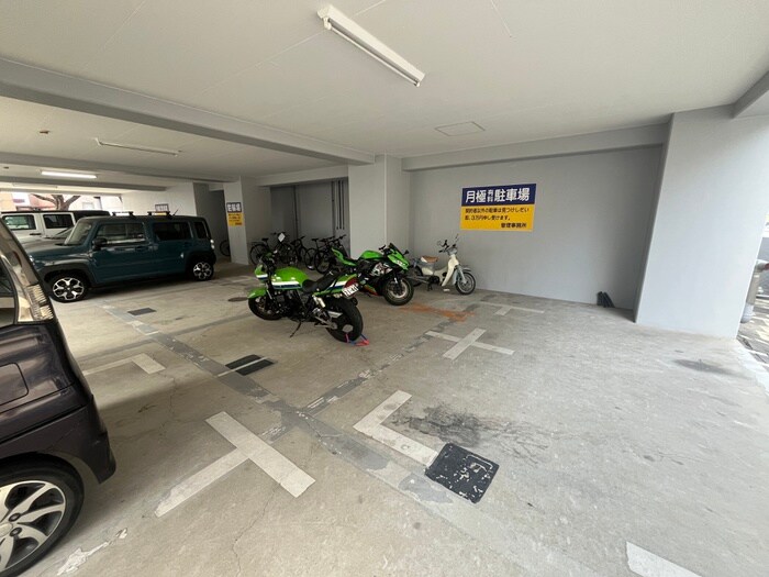 バイク置き場 ロイヤルアミュ－ズ