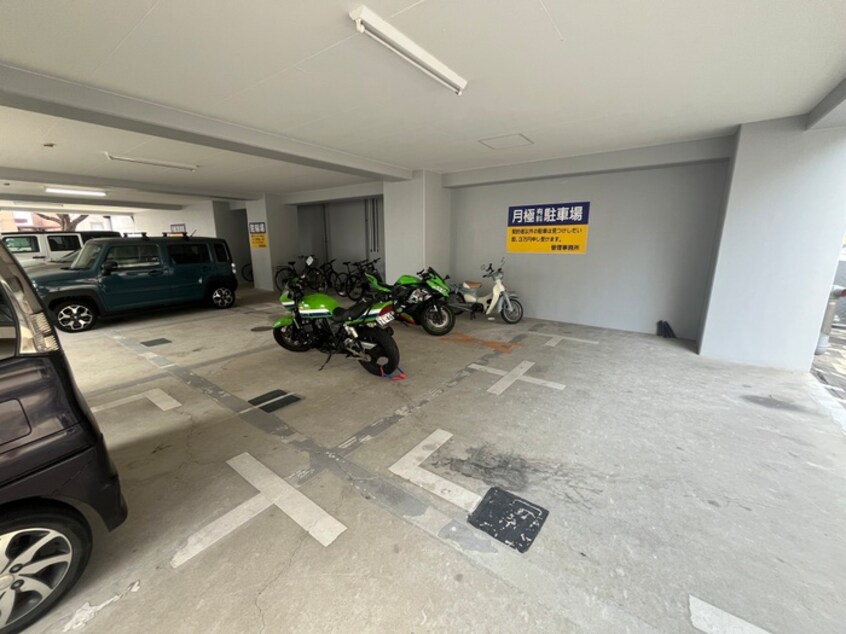 バイク置き場 ロイヤルアミュ－ズ