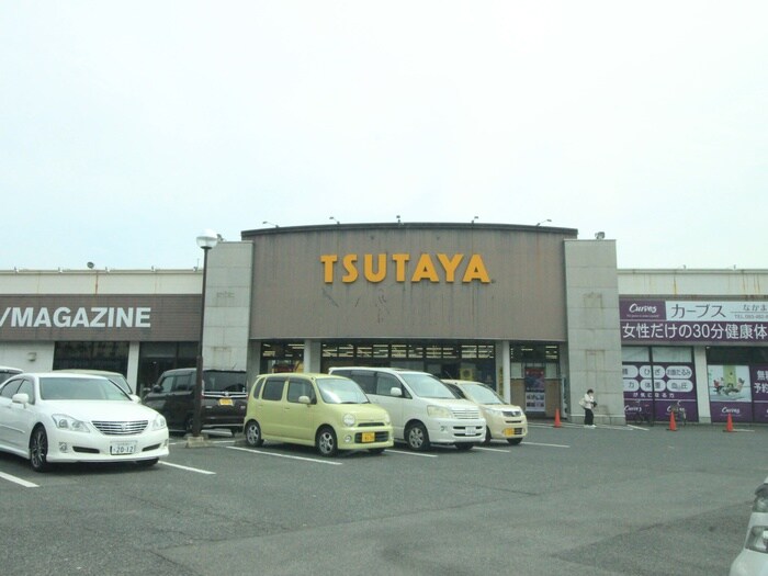 TSUTAYA中間店(本屋)まで2500m レジデンスゼファ－Ⅱ