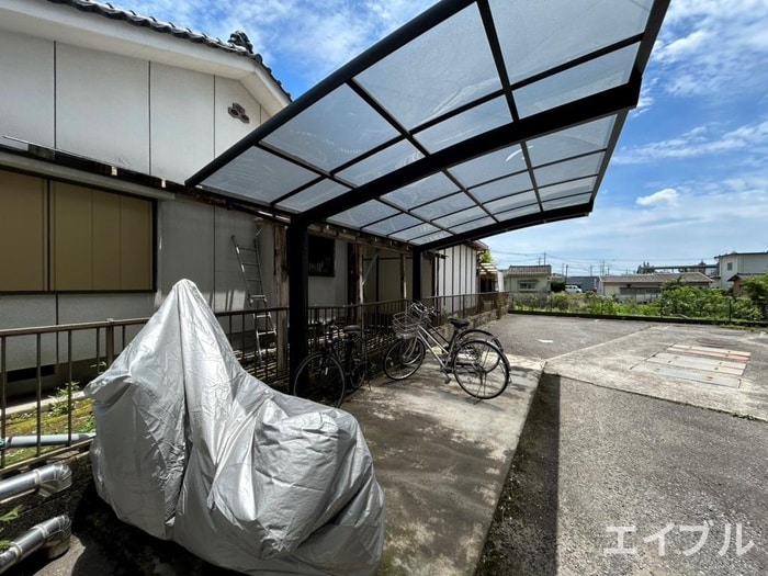 駐輪場 REVEハヤト