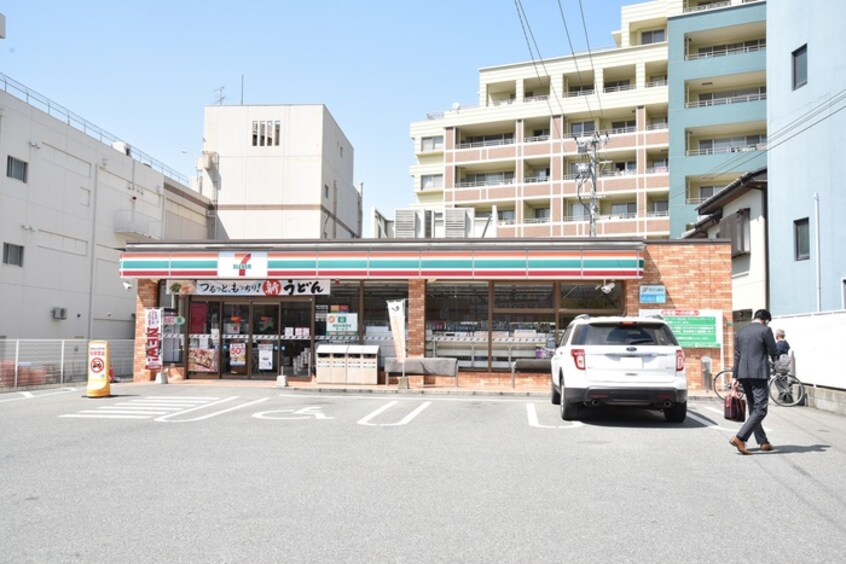 セブンイレブン(コンビニ)まで430m レジデンス二日市