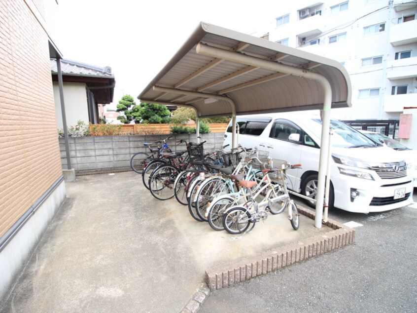 駐輪場 メゾンエスポアール