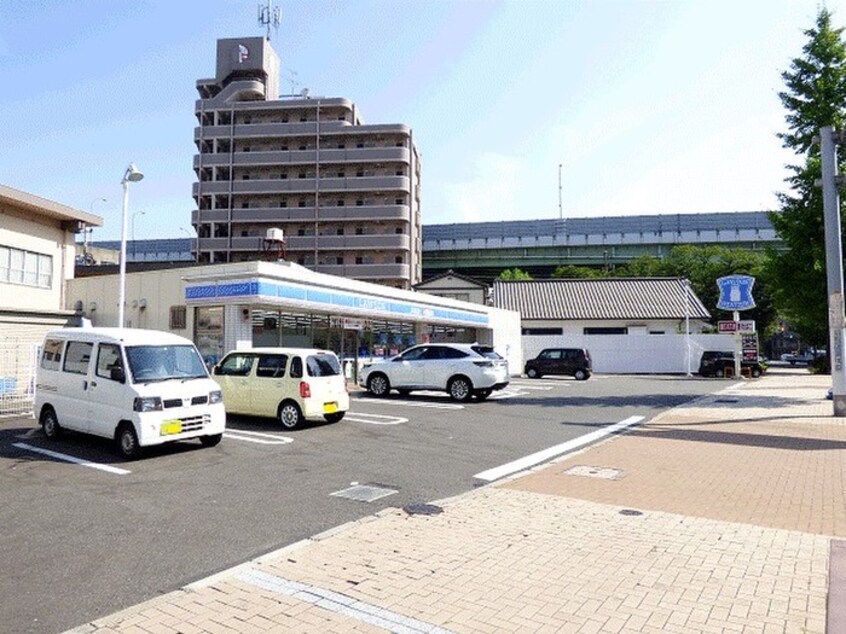 ローソン小倉田町店(コンビニ)まで650m シャーメゾンステ－ジ青葉